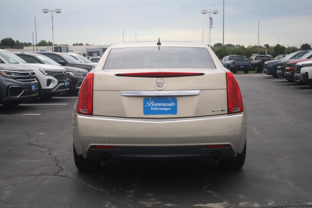 Cadillac CTS Vehicle Full-screen Gallery Image 05