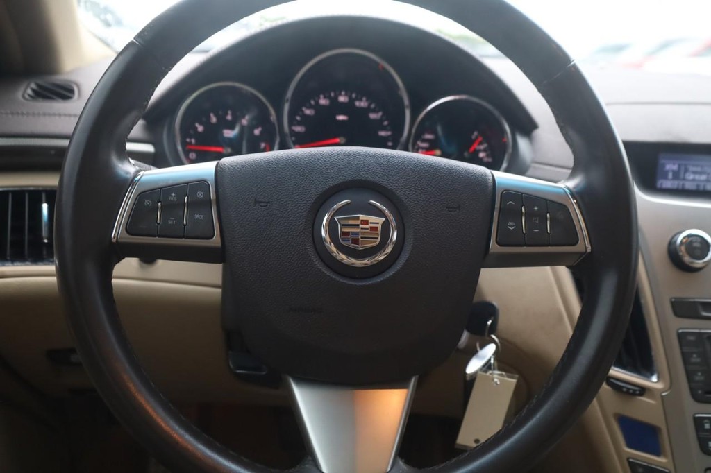 Cadillac CTS Vehicle Full-screen Gallery Image 07