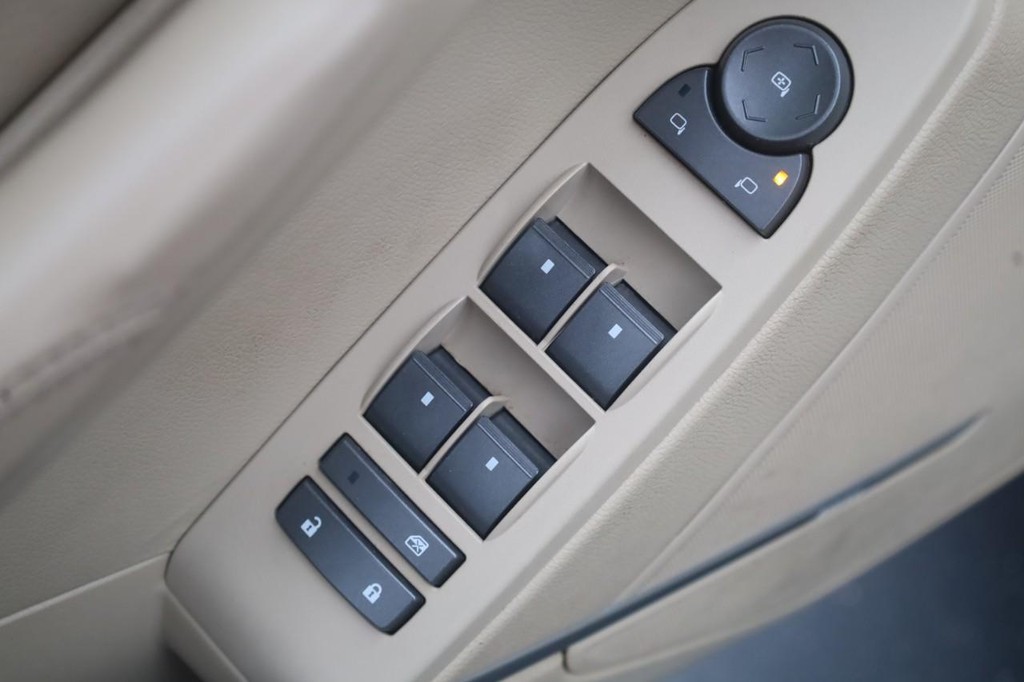 Cadillac CTS Vehicle Full-screen Gallery Image 10