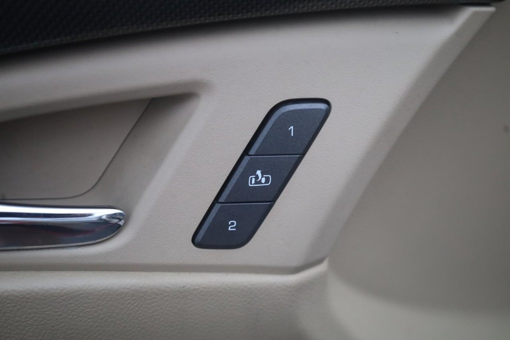 Cadillac CTS Vehicle Full-screen Gallery Image 11