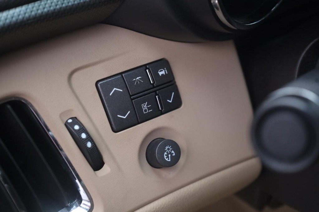 Cadillac CTS Vehicle Full-screen Gallery Image 12