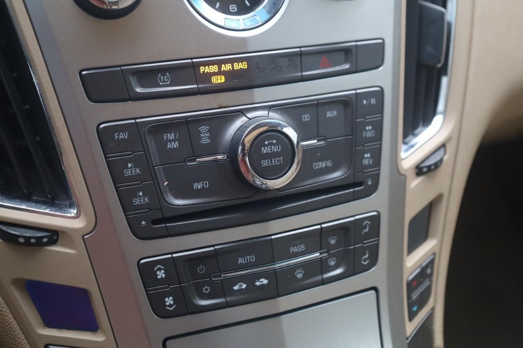 Cadillac CTS Vehicle Full-screen Gallery Image 15