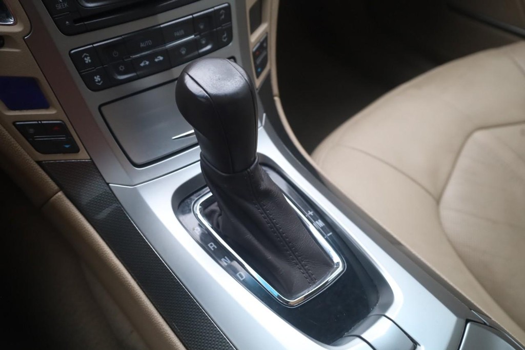 Cadillac CTS Vehicle Full-screen Gallery Image 17