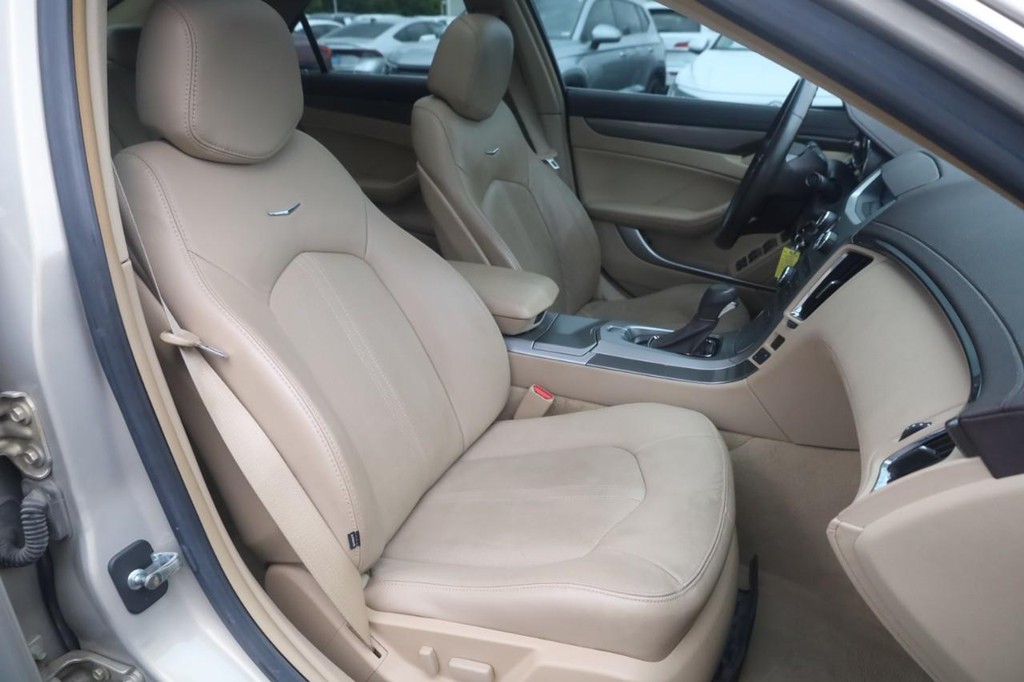 Cadillac CTS Vehicle Full-screen Gallery Image 19
