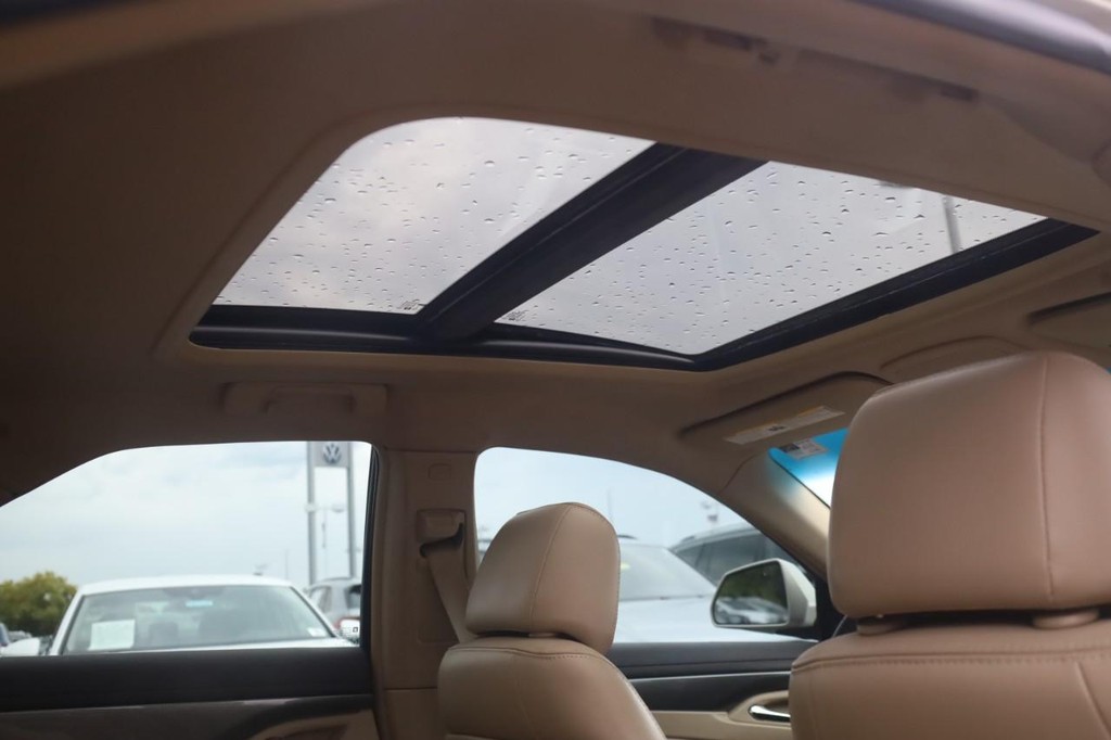 Cadillac CTS Vehicle Full-screen Gallery Image 21