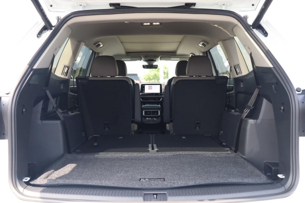 Volkswagen Atlas Vehicle Full-screen Gallery Image 9