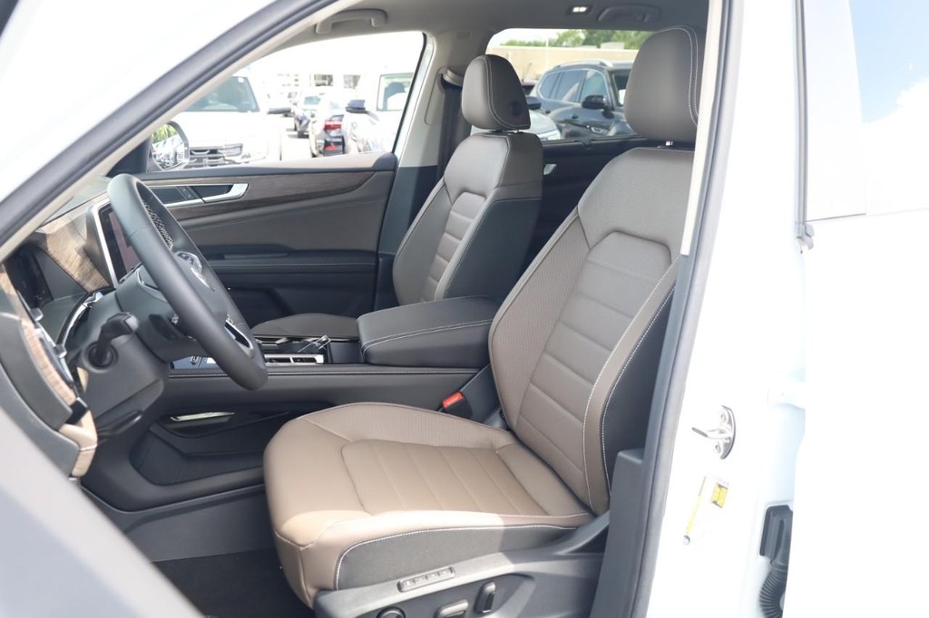 Volkswagen Atlas Vehicle Full-screen Gallery Image 10