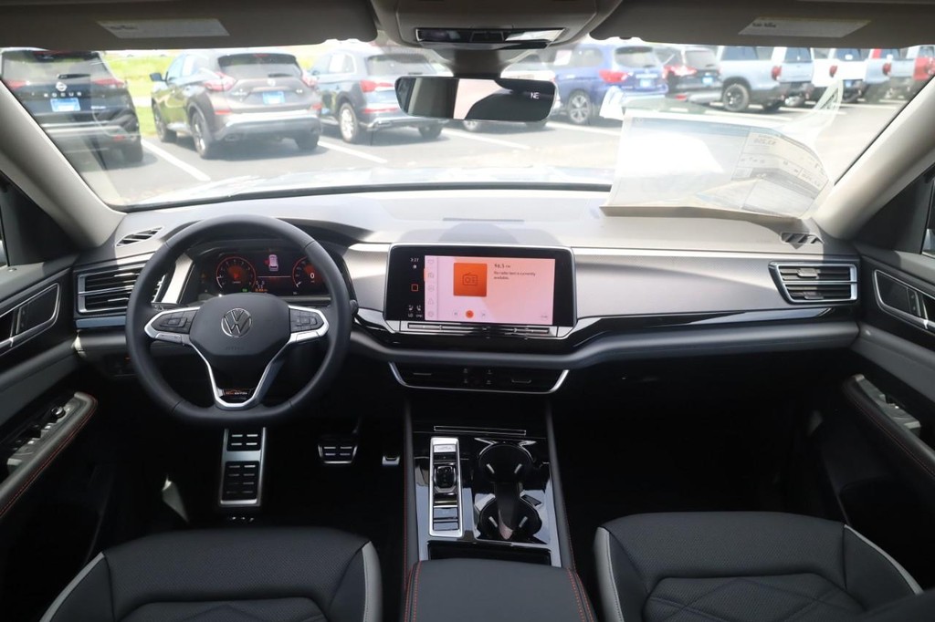 Volkswagen Atlas Vehicle Full-screen Gallery Image 7