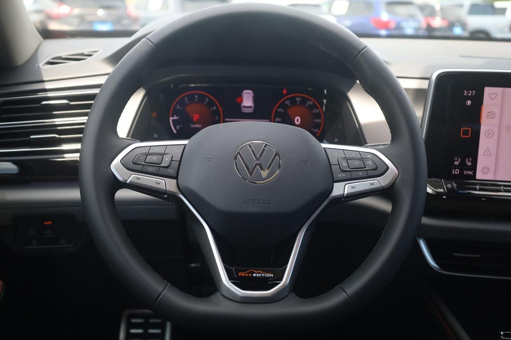 Volkswagen Atlas Vehicle Full-screen Gallery Image 8