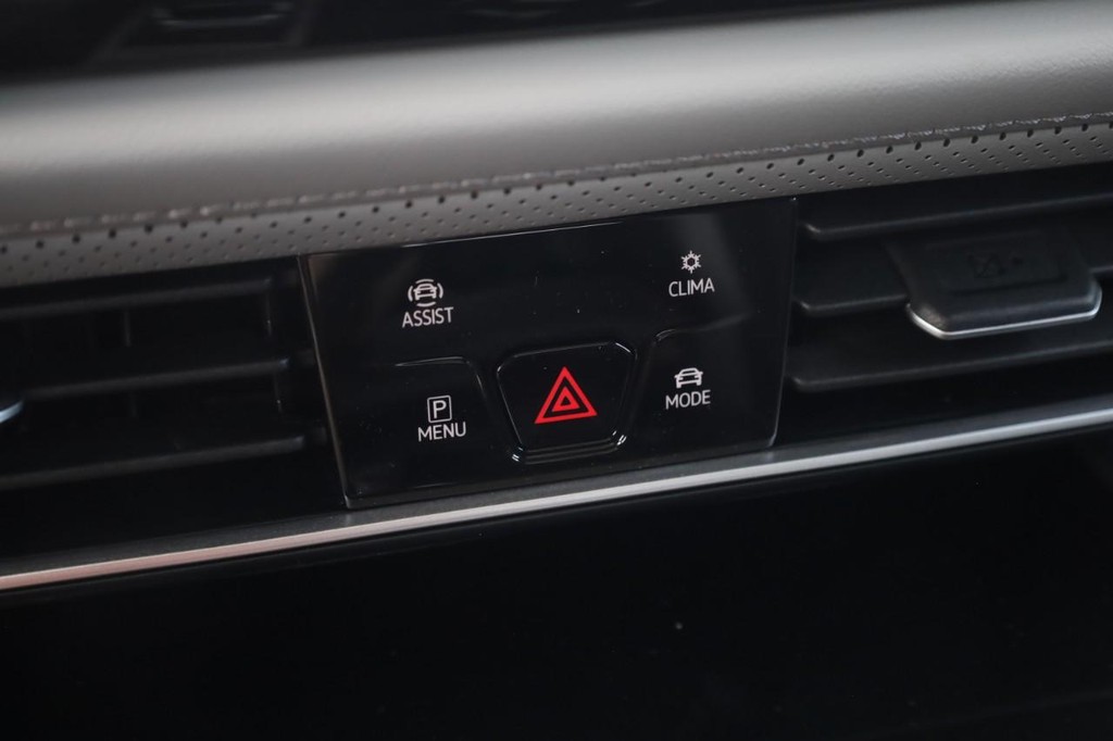 Volkswagen Atlas Vehicle Full-screen Gallery Image 16