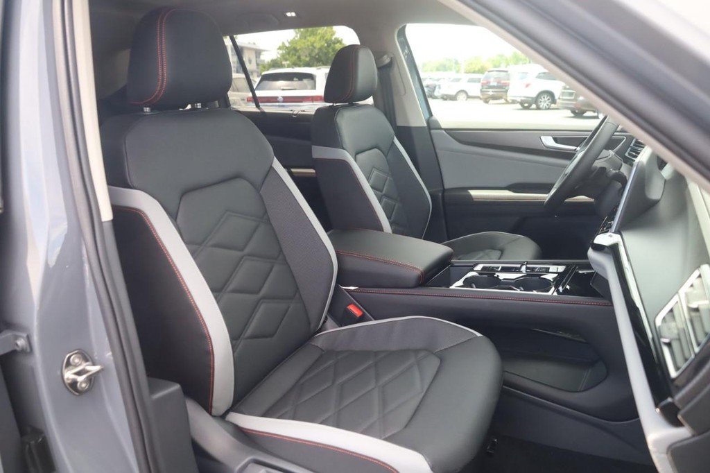 Volkswagen Atlas Vehicle Full-screen Gallery Image 19