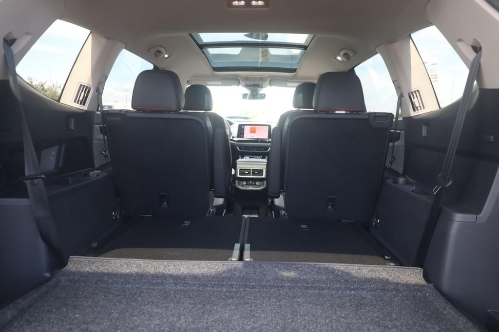 Volkswagen Atlas Vehicle Full-screen Gallery Image 24