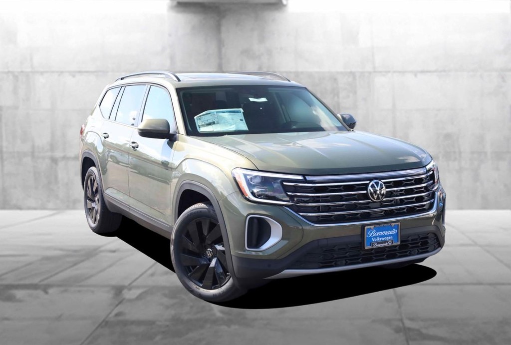 Volkswagen Atlas Vehicle Full-screen Gallery Image 2
