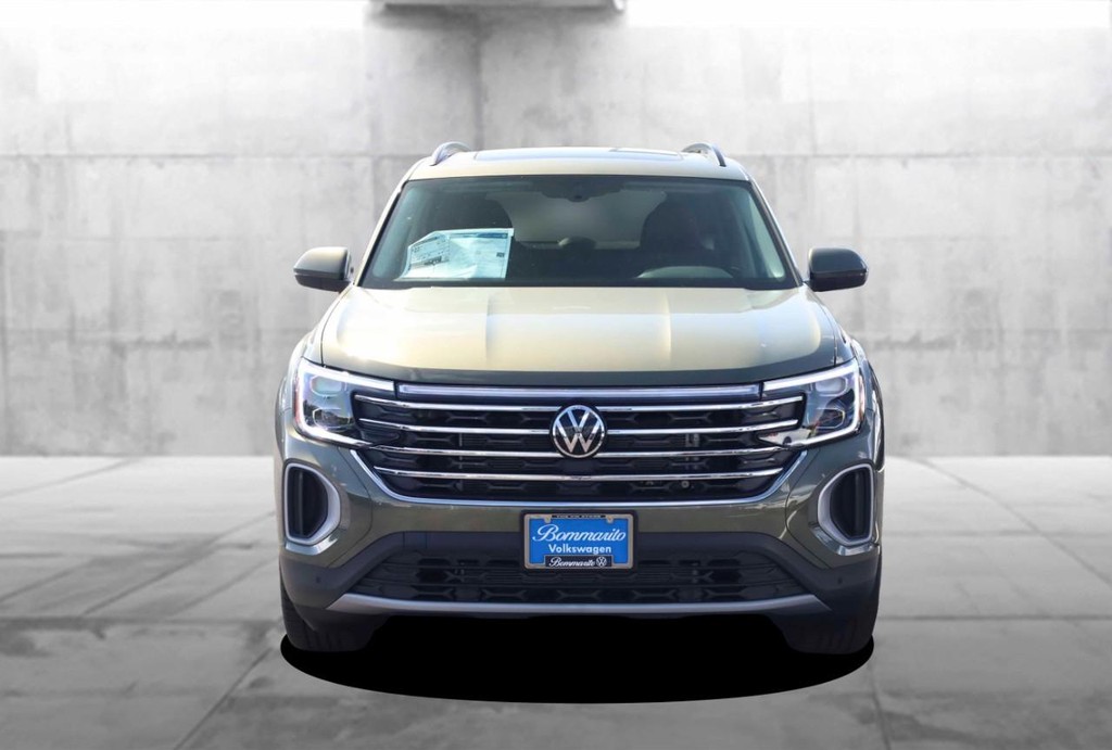 Volkswagen Atlas Vehicle Full-screen Gallery Image 4