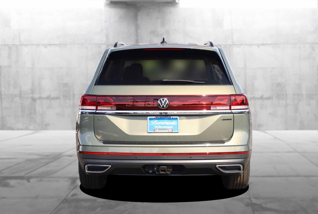 Volkswagen Atlas Vehicle Full-screen Gallery Image 6