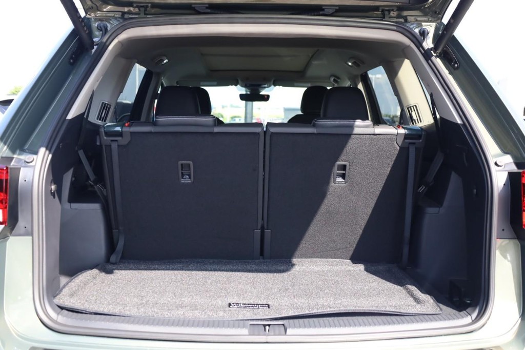 Volkswagen Atlas Vehicle Full-screen Gallery Image 7