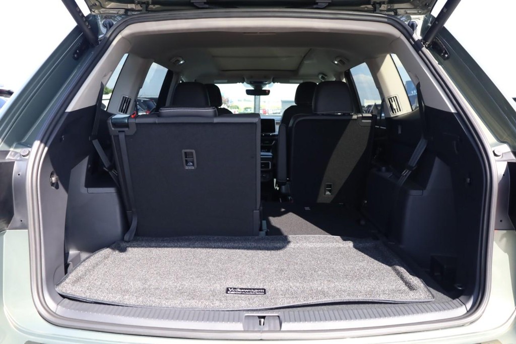 Volkswagen Atlas Vehicle Full-screen Gallery Image 8