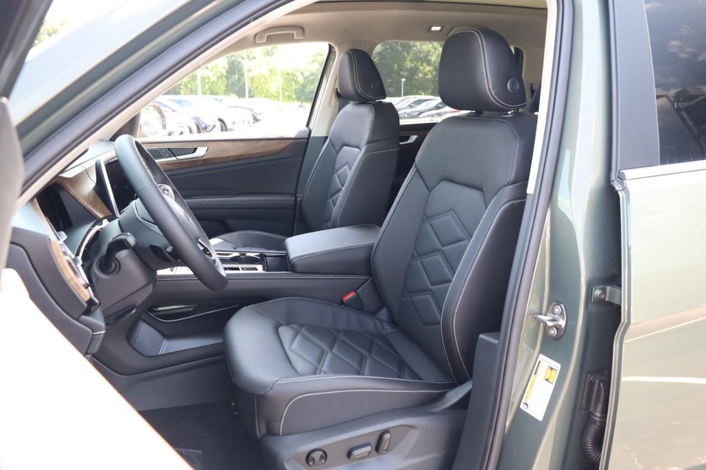 Volkswagen Atlas Vehicle Full-screen Gallery Image 10