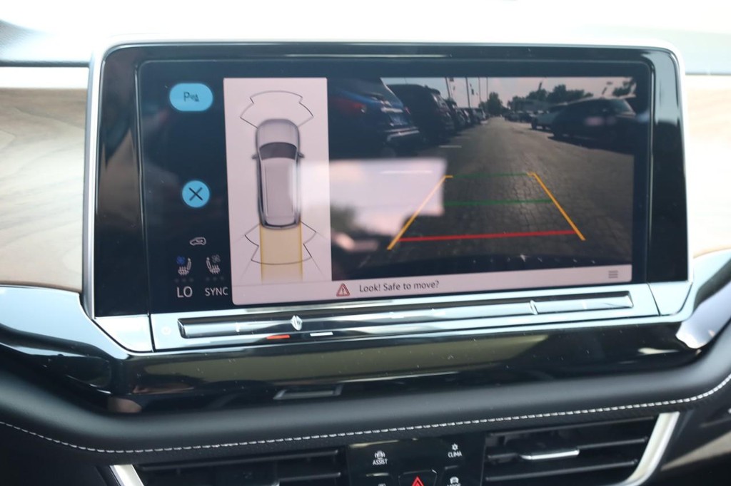 Volkswagen Atlas Vehicle Full-screen Gallery Image 14
