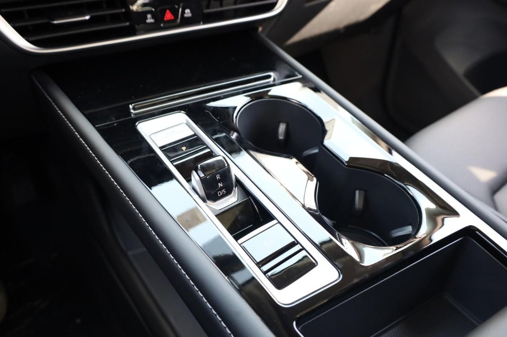 Volkswagen Atlas Vehicle Full-screen Gallery Image 17