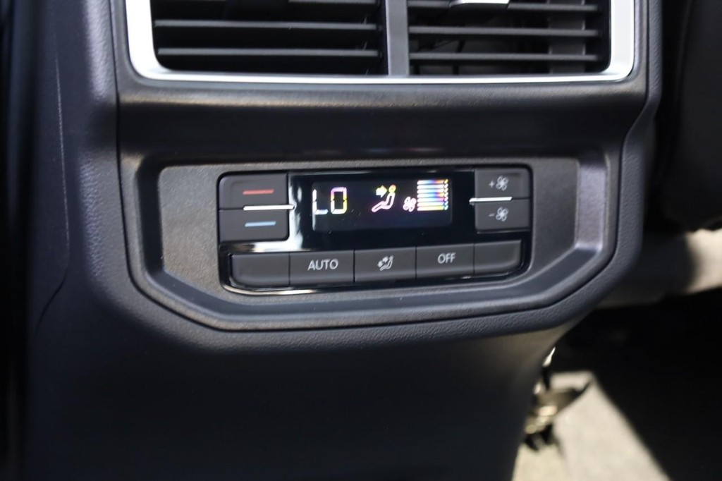 Volkswagen Atlas Vehicle Full-screen Gallery Image 24