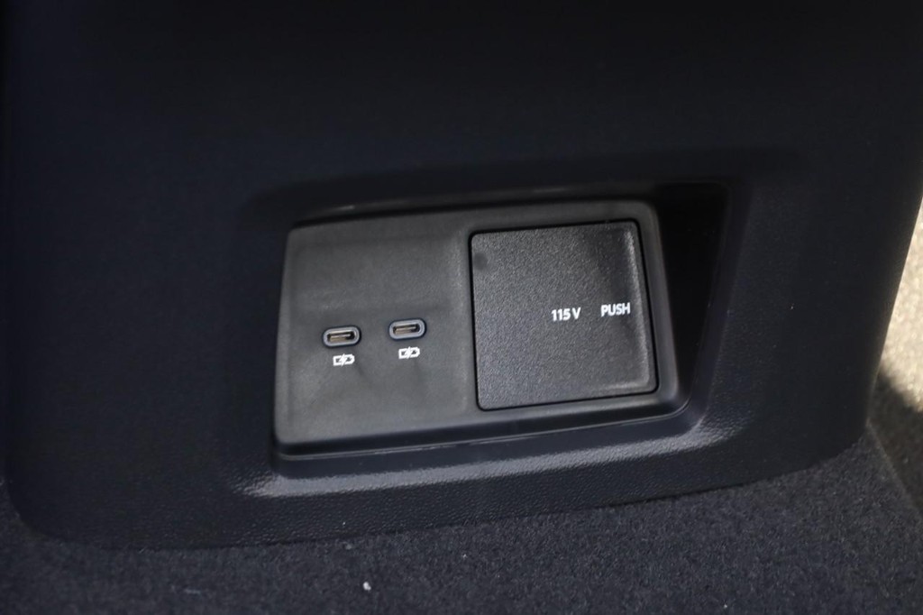 Volkswagen Atlas Vehicle Full-screen Gallery Image 25
