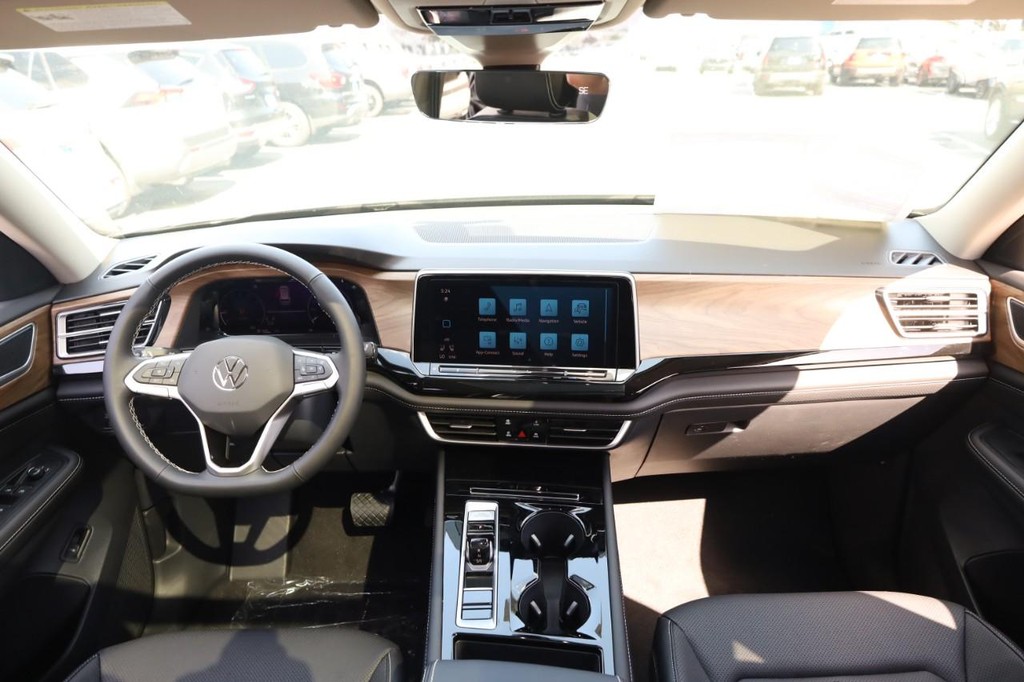 Volkswagen Atlas Vehicle Full-screen Gallery Image 26