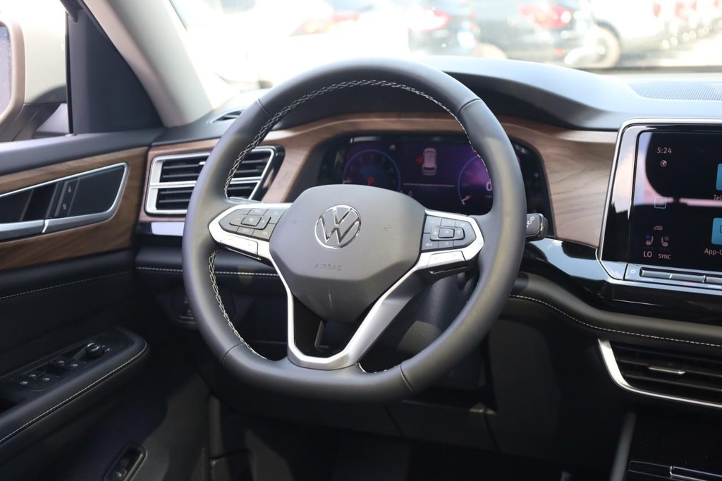 Volkswagen Atlas Vehicle Full-screen Gallery Image 27