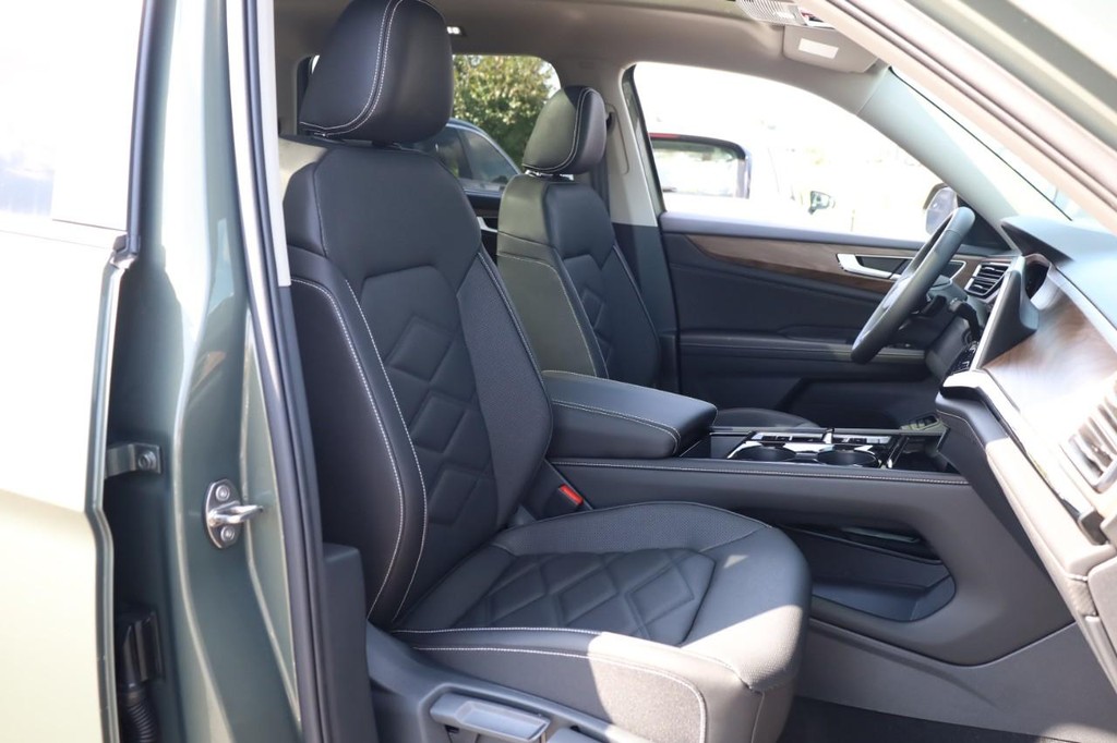 Volkswagen Atlas Vehicle Full-screen Gallery Image 28