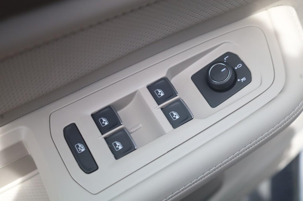 Volkswagen Atlas Vehicle Full-screen Gallery Image 11