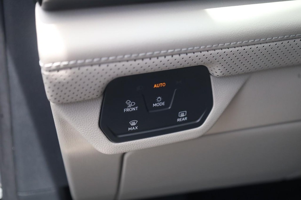 Volkswagen Atlas Vehicle Full-screen Gallery Image 12
