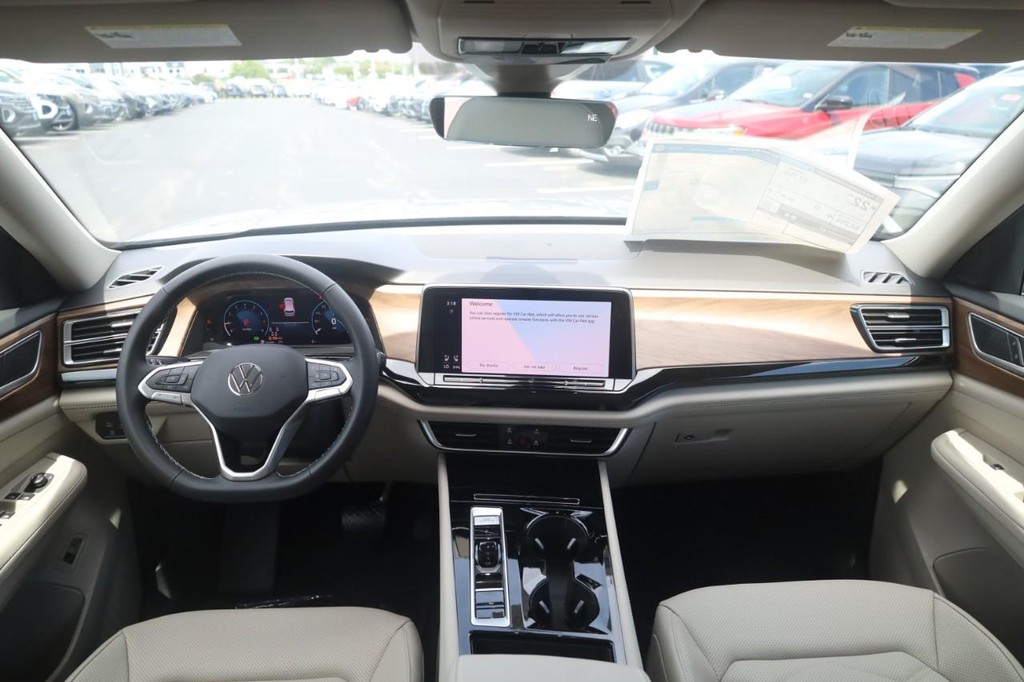 Volkswagen Atlas Vehicle Full-screen Gallery Image 7