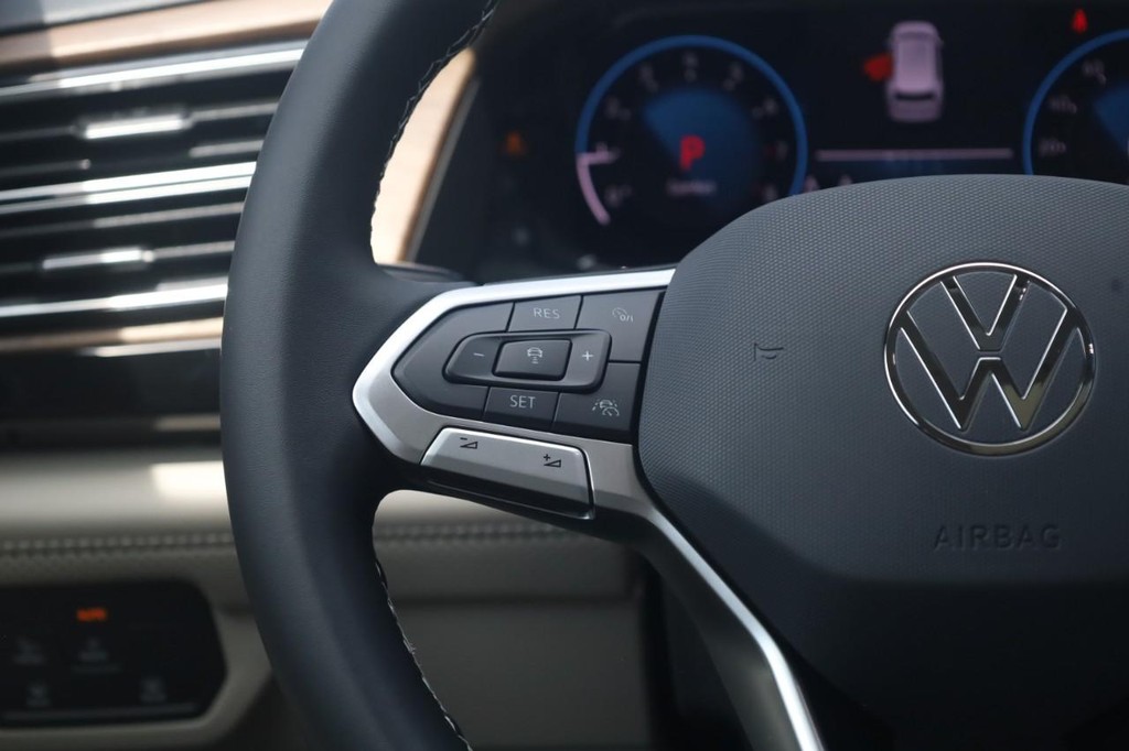 Volkswagen Atlas Vehicle Full-screen Gallery Image 10