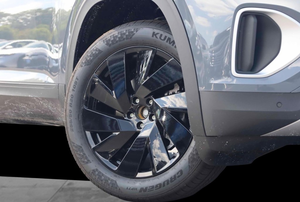 Volkswagen Atlas Vehicle Full-screen Gallery Image 3