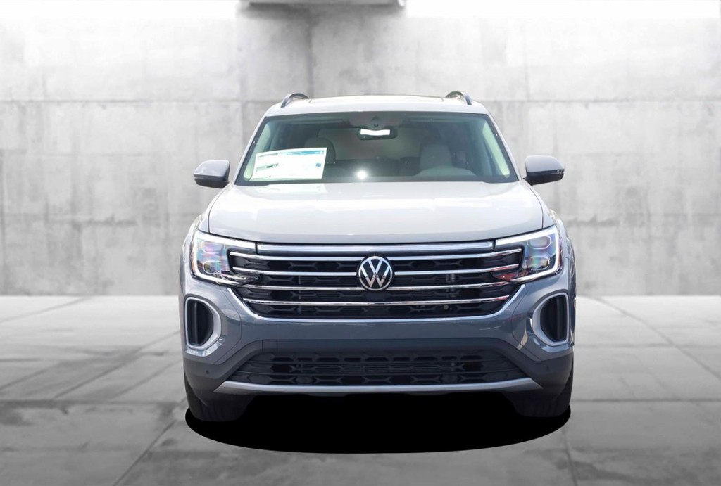 Volkswagen Atlas Vehicle Full-screen Gallery Image 4