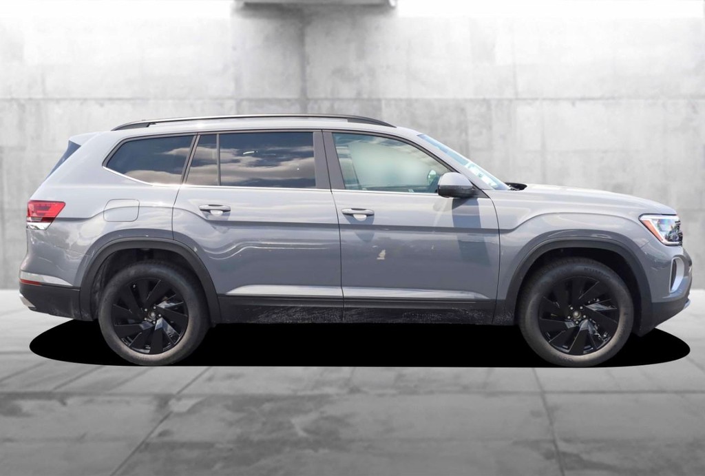 Volkswagen Atlas Vehicle Full-screen Gallery Image 5