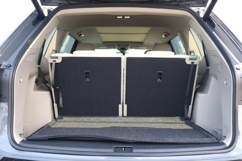 Volkswagen Atlas Vehicle Full-screen Gallery Image 7