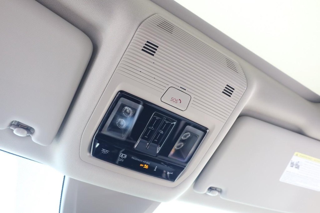 Volkswagen Atlas Vehicle Full-screen Gallery Image 18