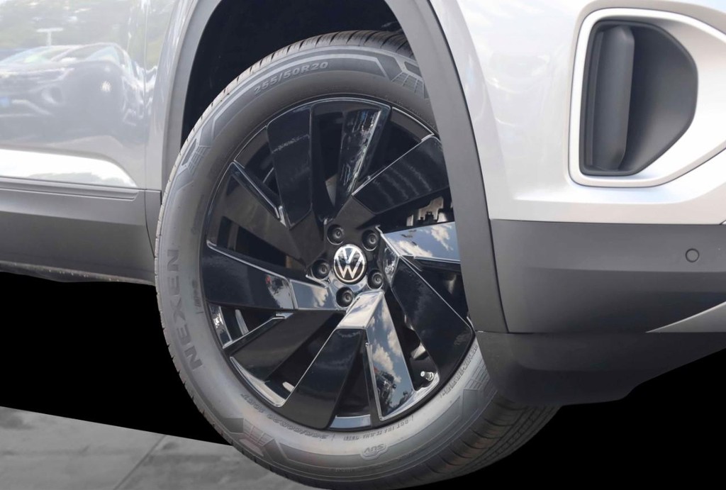 Volkswagen Atlas Vehicle Full-screen Gallery Image 3