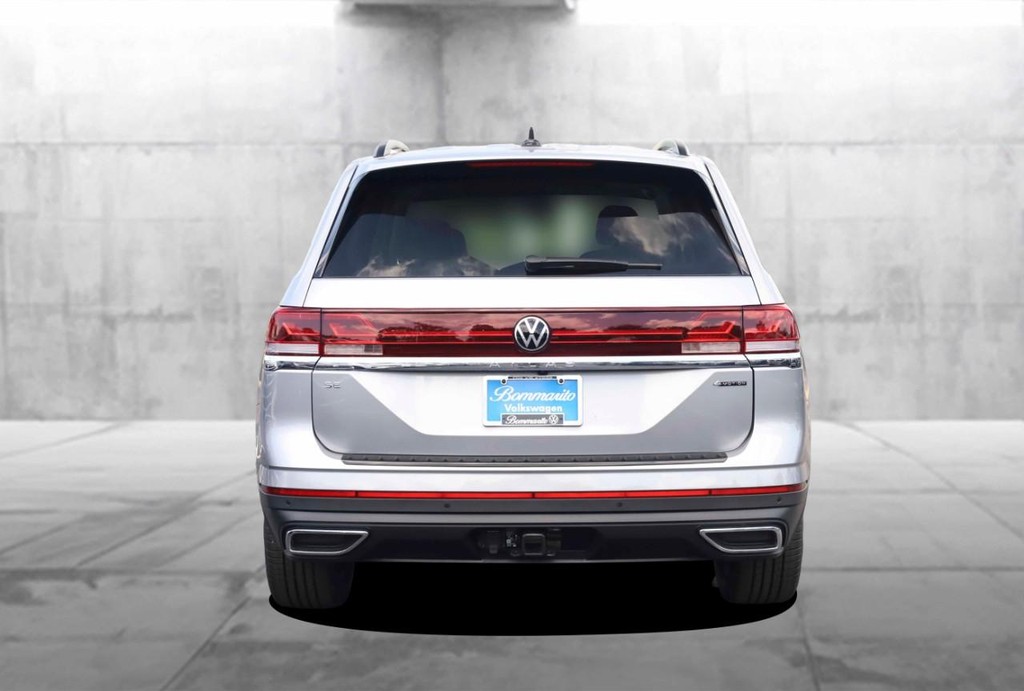 Volkswagen Atlas Vehicle Full-screen Gallery Image 6
