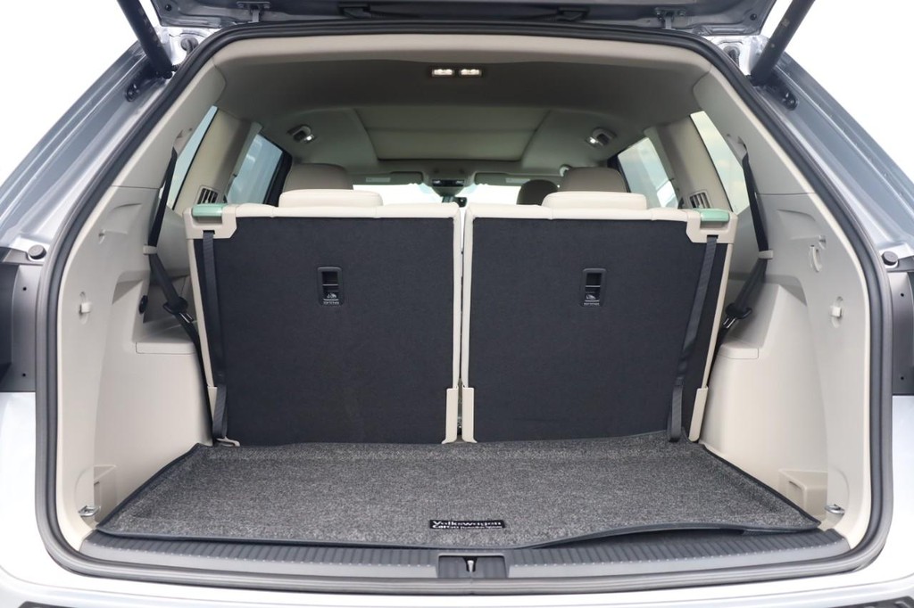 Volkswagen Atlas Vehicle Full-screen Gallery Image 7