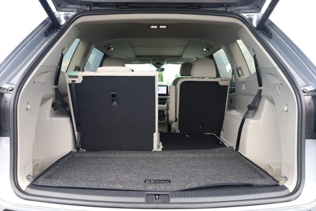 Volkswagen Atlas Vehicle Full-screen Gallery Image 8