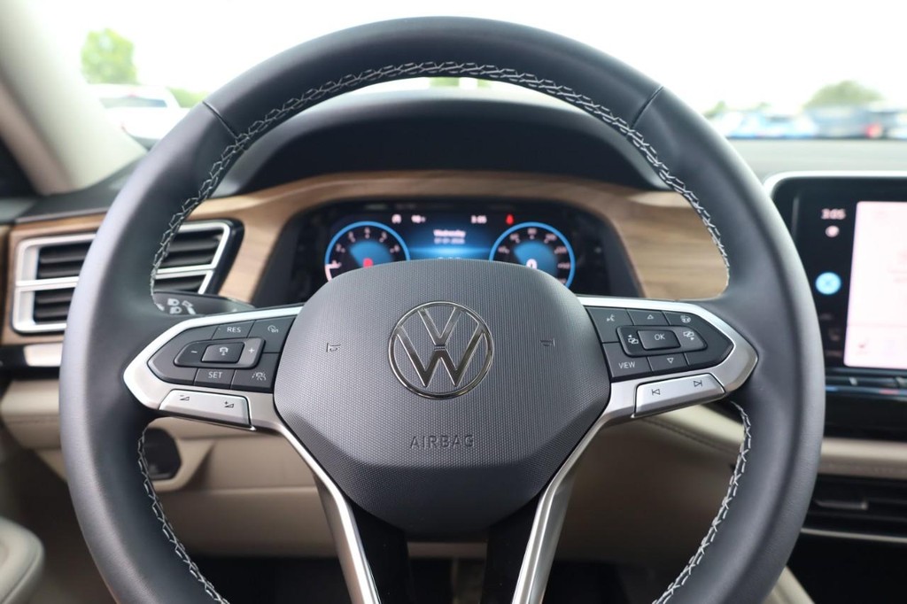 Volkswagen Atlas Vehicle Full-screen Gallery Image 11