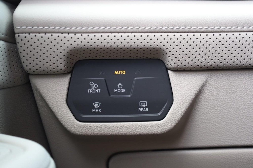 Volkswagen Atlas Vehicle Full-screen Gallery Image 20