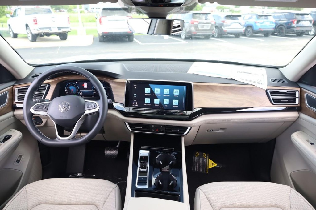 Volkswagen Atlas Vehicle Full-screen Gallery Image 26