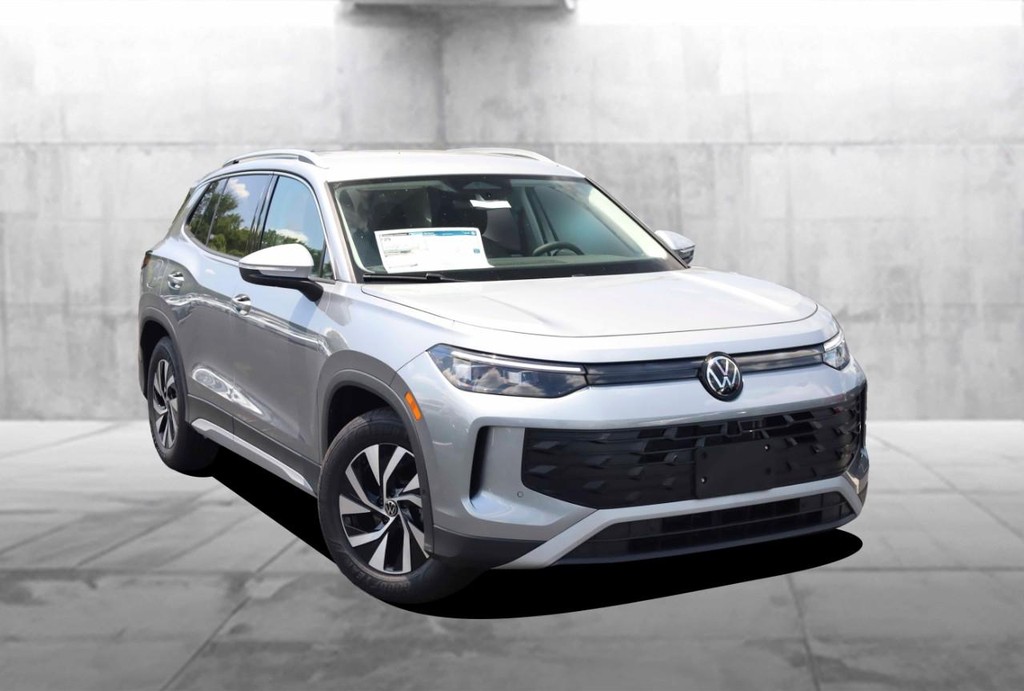 Volkswagen Tiguan Vehicle Full-screen Gallery Image 2
