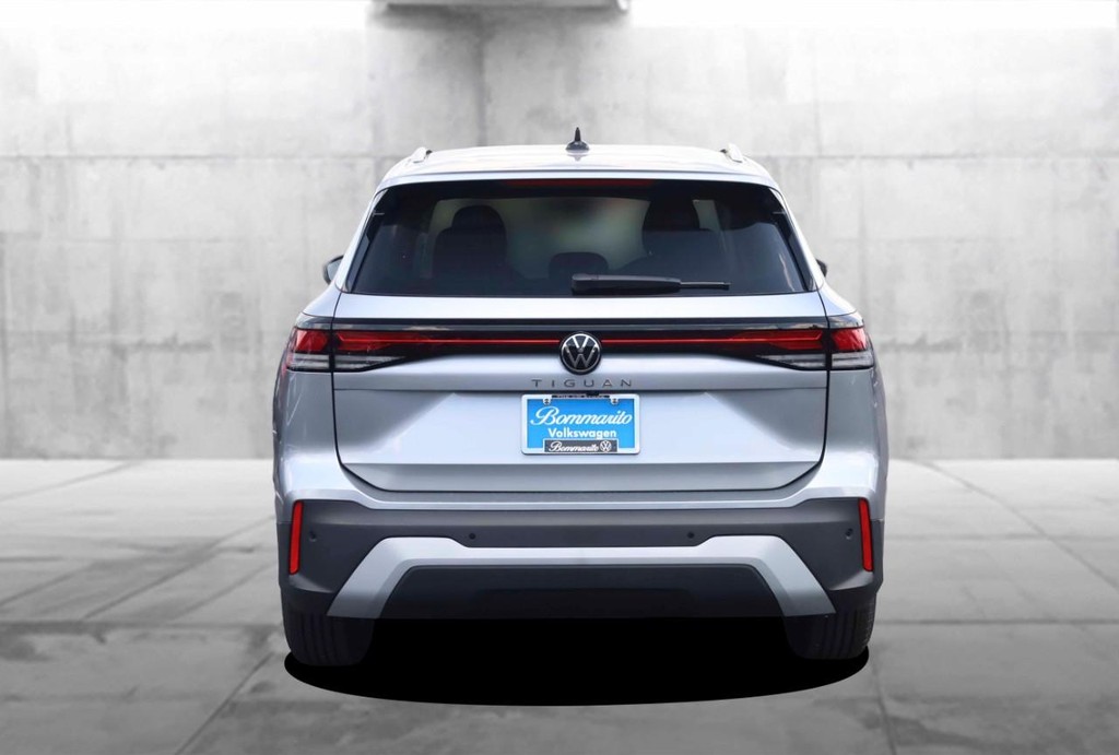 Volkswagen Tiguan Vehicle Full-screen Gallery Image 6