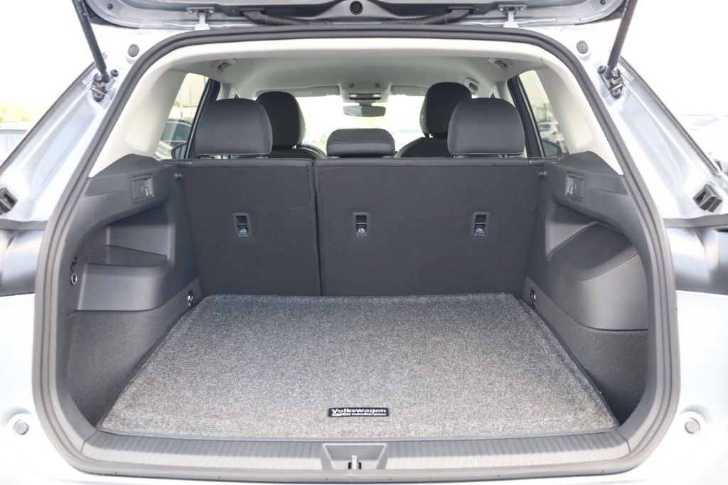 Volkswagen Tiguan Vehicle Full-screen Gallery Image 7