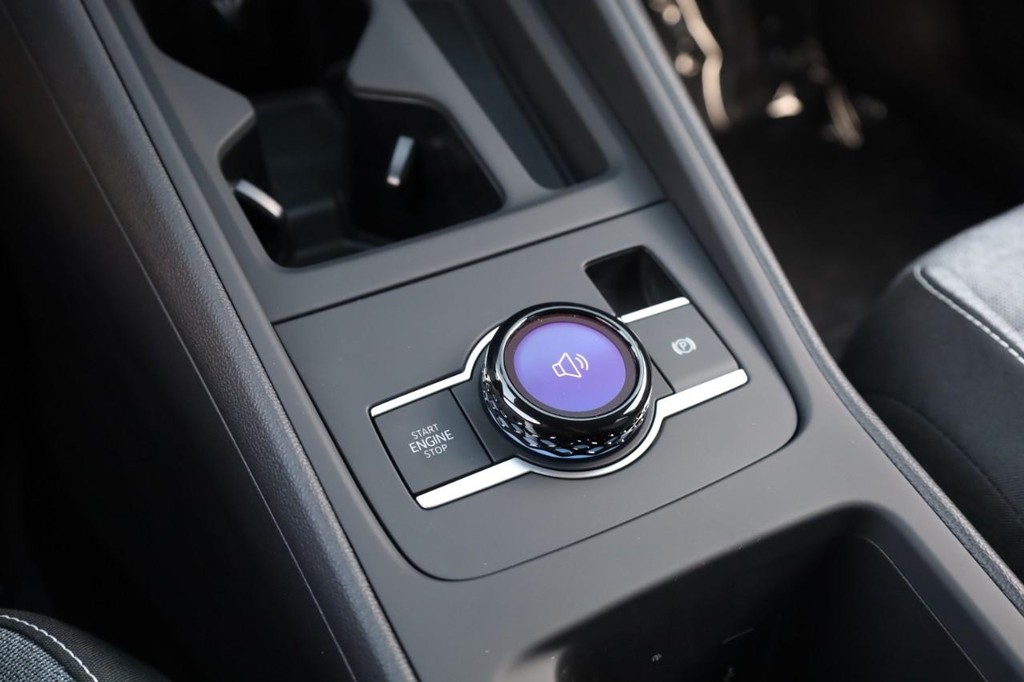 Volkswagen Tiguan Vehicle Full-screen Gallery Image 13