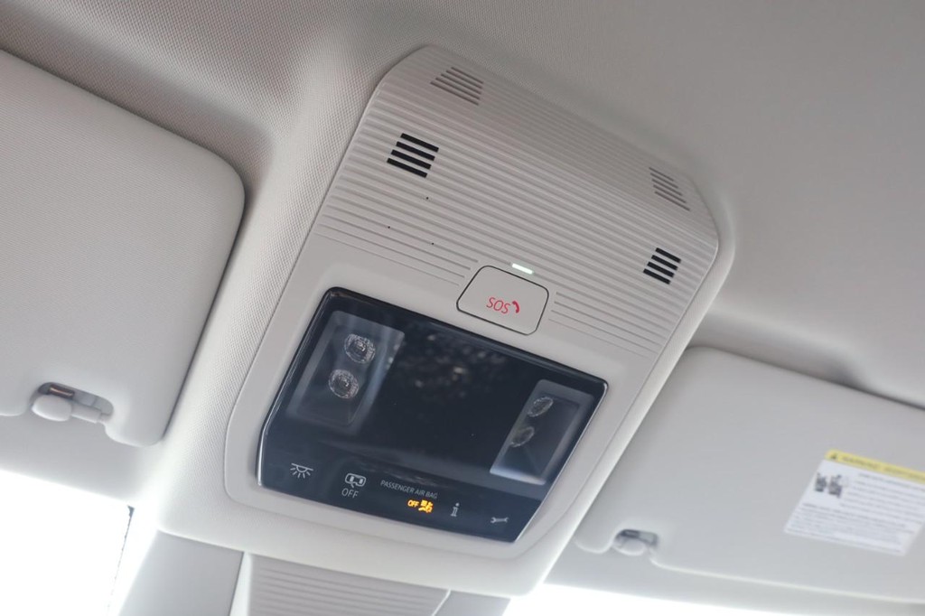 Volkswagen Tiguan Vehicle Full-screen Gallery Image 14